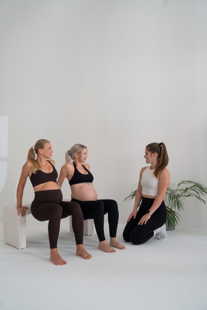 Personal Training in der Schwangerschaft: Übung an der Bank mit Vivian Albert in Hamburg